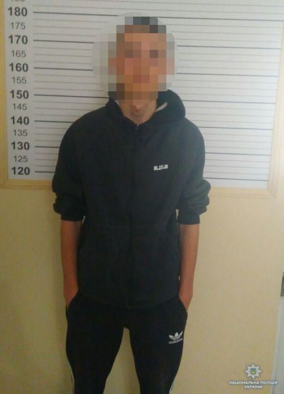 Новини Вінниці - фото з Знайшли тріо, яке 9 травня пограбувало 18-річного вінничанина Знайшли тріо, яке 9 травня пограбувало 18-річного вінничанина, фото №1 на сайті 20minut.ua