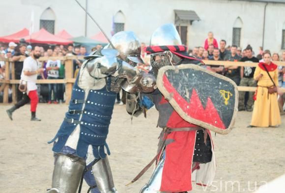 Новини Хмельницького - фото з Ювілейний мотофестиваль в Меджибожі: багато року, перегони і унікальні бої Ювілейний мотофестиваль в Меджибожі: багато року, перегони і унікальні бої, фото №3 на сайті vsim.ua