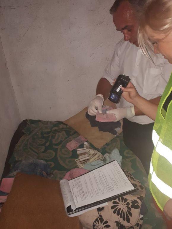 Діти на продаж: хмельничанка продала своїх доньку та сина за 35 тисяч доларів, фото №2 на сайті vsim.ua