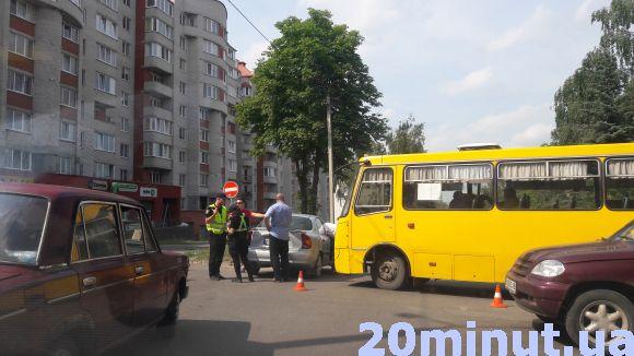 На Коновальця дві ДТП. Є затори (оновлено), фото №2 на сайті 20minut.ua