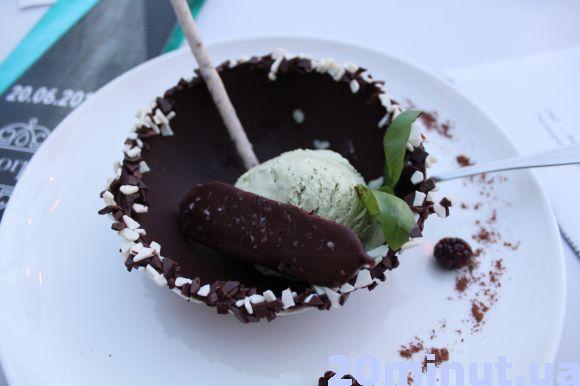 Новини Тернополя - фото з Учасник проекту "13 шефів" пригощав гостей качкою з блакитним сиром та морозивом з базиліку Учасник проекту "13 шефів" пригощав гостей качкою з блакитним сиром та морозивом з базиліку, фото №5 на сайті 20minut.ua