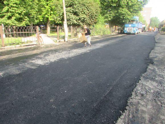 Новини Козятина - фото з Знову нову дорогу кладуть на пісок Знову нову дорогу кладуть на пісок, фото №1 на сайті 20minut.ua