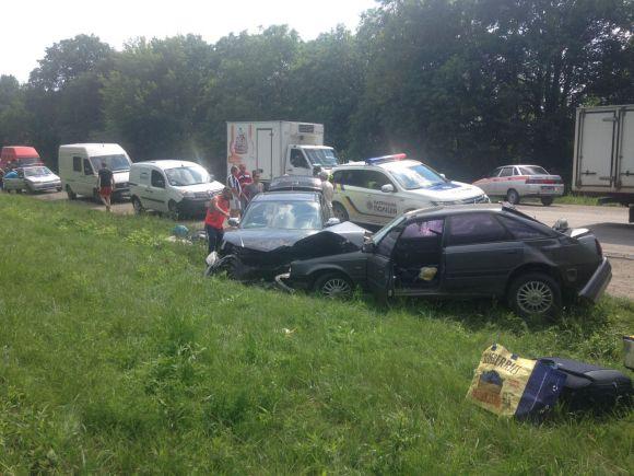 Четверо людей постаждали внаслідок ДТП на Дунаєвеччині, фото №2 на сайті vsim.ua