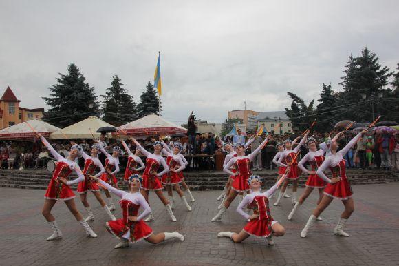 Новини Хмельницького - фото з Хмельницькі мажоретки стали найкращими на Всеукраїнському конкурсі Хмельницькі мажоретки стали найкращими на Всеукраїнському конкурсі, фото №1 на сайті vsim.ua