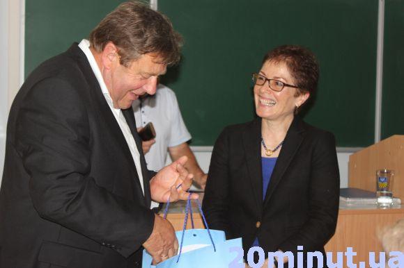 Новини Тернополя - фото з У селі на Тернопільщині школярі можуть спостерігати за планетами, кометами та астероїдами У селі на Тернопільщині школярі можуть спостерігати за планетами, кометами та астероїдами, фото №6 на сайті 20minut.ua