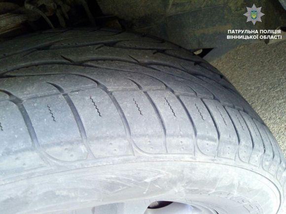 Новини Вінниці - фото з Пошкоджений газон на Космонавтів: поліція знайшла авто порушника Пошкоджений газон на Космонавтів: поліція знайшла авто порушника, фото №4 на сайті 20minut.ua