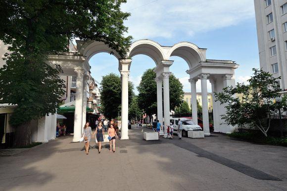Новини Вінниці - фото з Зносять старе, Арка лишається. Як оновлюють вхід до парку Горького Зносять старе, Арка лишається. Як оновлюють вхід до парку Горького, фото №2 на сайті 20minut.ua