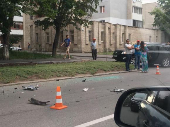 Новини Вінниці - фото з "Скільки ж там машин?" На Первозванного не розминулися три іномарки "Скільки ж там машин?" На Первозванного не розминулися три іномарки, фото №3 на сайті 20minut.ua