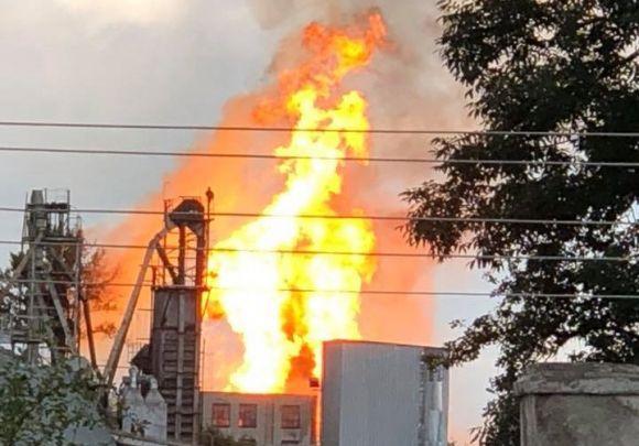 Новини Тернополя - фото з У Збаражі серйозна пожежа. Горить спиртова база (оновлено) У Збаражі серйозна пожежа. Горить спиртова база (оновлено), фото №1 на сайті 20minut.ua