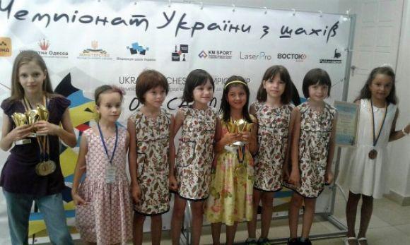 Новини Хмельницького - фото з Маленька шахістка з Хмельниччина здобула "бронзу" на чемпіонаті України Маленька шахістка з Хмельниччина здобула "бронзу" на чемпіонаті України, фото №1 на сайті vsim.ua
