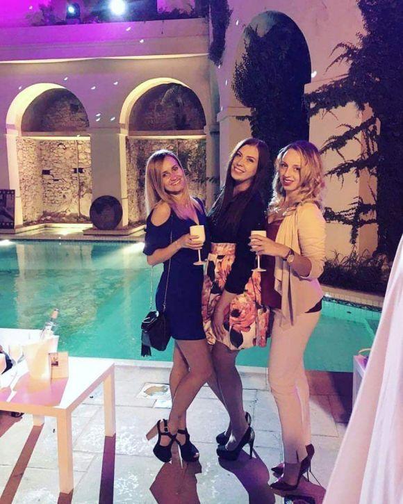 Новини Тернополя - фото з На випуcкний китайці кидають зошити з вікон, а молдовани танцюють На випуcкний китайці кидають зошити з вікон, а молдовани танцюють, фото №1 на сайті 20minut.ua