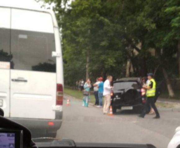 Новини Вінниці - фото з "Скільки ж там машин?" На Первозванного не розминулися три іномарки "Скільки ж там машин?" На Первозванного не розминулися три іномарки, фото №6 на сайті 20minut.ua