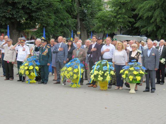 Новини Хмельницького - фото з 77-а річниця Другої світової війни: хмельничани поклали квіти до "Вічного вогню" 77-а річниця Другої світової війни: хмельничани поклали квіти до "Вічного вогню", фото №1 на сайті vsim.ua