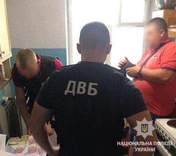 Новини Вінниці - фото з У Вінниці затримали сутенера з об’їзної, який розрахувався за повій з поліцією У Вінниці затримали сутенера з об’їзної, який розрахувався за повій з поліцією, фото №1 на сайті 20minut.ua