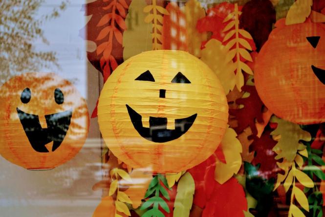 Гарбузи, кажани та монстри: як Хмельницький прикрасили до Хелловіна (ФОТО), фото №17 на сайті vsim.ua