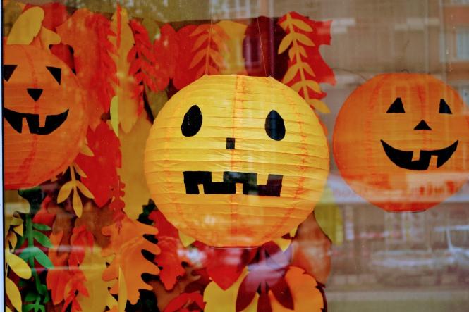 Гарбузи, кажани та монстри: як Хмельницький прикрасили до Хелловіна (ФОТО), фото №18 на сайті vsim.ua