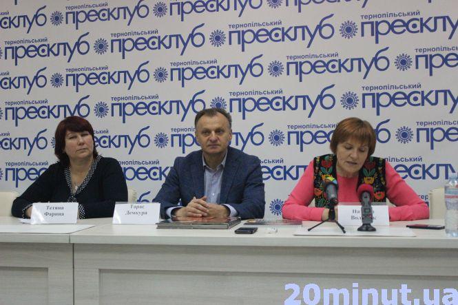 Новини Тернополя - фото з Тернополяни презентують на Сході України роботи Пінзеля та автентичні народні строї Тернополяни презентують на Сході України роботи Пінзеля та автентичні народні строї, фото №2 на сайті 20minut.ua
