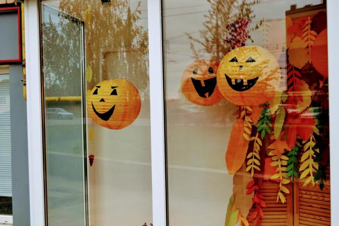 Гарбузи, кажани та монстри: як Хмельницький прикрасили до Хелловіна (ФОТО), фото №19 на сайті vsim.ua