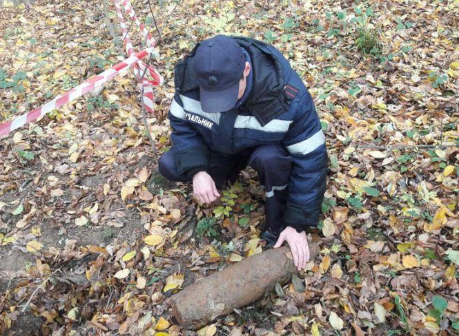 Новини Хмельницького - фото з Вибухова знахідка: у Лезневому місцеві виявили одразу два артснаряди Вибухова знахідка: у Лезневому місцеві виявили одразу два артснаряди, фото №1 на сайті vsim.ua