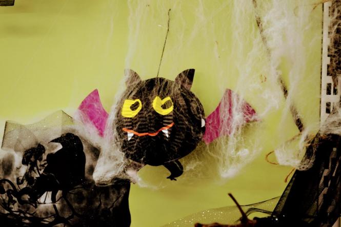 Гарбузи, кажани та монстри: як Хмельницький прикрасили до Хелловіна (ФОТО), фото №14 на сайті vsim.ua