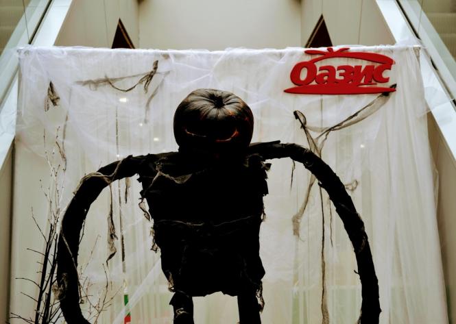 Гарбузи, кажани та монстри: як Хмельницький прикрасили до Хелловіна (ФОТО), фото №3 на сайті vsim.ua