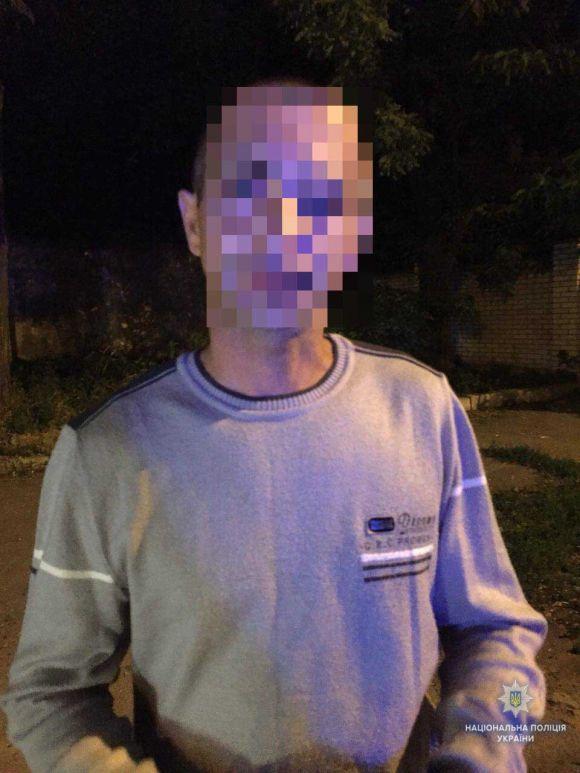 500 гривень у бардачок копів: вінничанин проскочив на Renault на червоне, фото №2 на сайті 20minut.ua