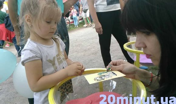 Гриль з «Запорожця», лототрон з подорожжю до Європи: фоторепортаж з пікніка RIA, фото №10 на сайті 20minut.ua