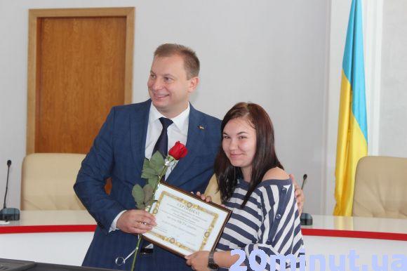 Дружині загиблого військовослужбовця та чотирьом постраждалим бійцям АТО вручили сертифікати на придбання житла, фото №4 на сайті 20minut.ua