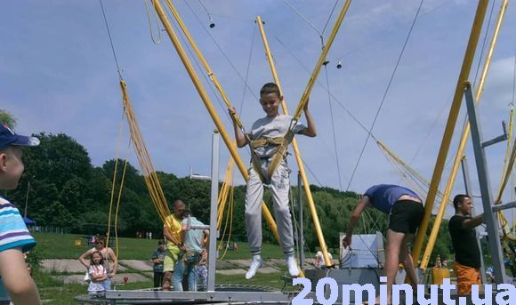 Гриль з «Запорожця», лототрон з подорожжю до Європи: фоторепортаж з пікніка RIA, фото №6 на сайті 20minut.ua