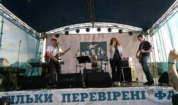 Гриль з «Запорожця», лототрон з подорожжю до Європи: фоторепортаж з пікніка RIA, фото №20 на сайті 20minut.ua