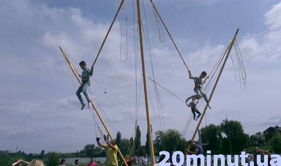 Гриль з «Запорожця», лототрон з подорожжю до Європи: фоторепортаж з пікніка RIA, фото №4 на сайті 20minut.ua