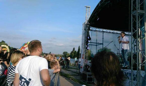 Гриль з «Запорожця», лототрон з подорожжю до Європи: фоторепортаж з пікніка RIA, фото №25 на сайті 20minut.ua