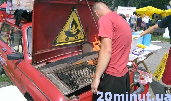 Гриль з «Запорожця», лототрон з подорожжю до Європи: фоторепортаж з пікніка RIA, фото №13 на сайті 20minut.ua