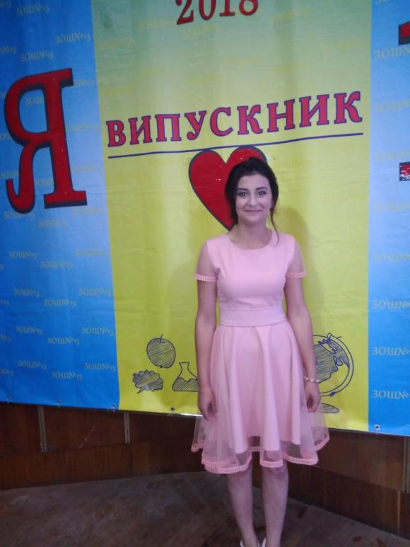 Новини Хмельницького - фото з Шили на замовлення і шукали на “толкучці”. Хмельницькі випускники розповіли про святковий одяг C:\Users\Користувач\Desktop\Випуск\IMG_20180625_164021.jpg