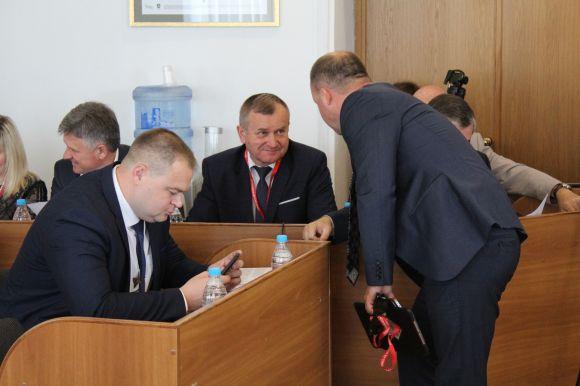 Новини Вінниці - фото з Гроші на школи, пільги АТОвцям та міські теплоходи. Огляд рішень сесії міськради Гроші на школи, пільги АТОвцям та міські теплоходи. Огляд рішень сесії міськради, фото №3 на сайті 20minut.ua