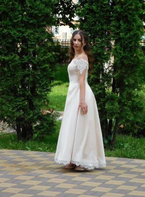 Новини Хмельницького - фото з Шили на замовлення і шукали на “толкучці”. Хмельницькі випускники розповіли про святковий одяг C:\Users\Користувач\Desktop\Випуск\DSCN9205.JPG