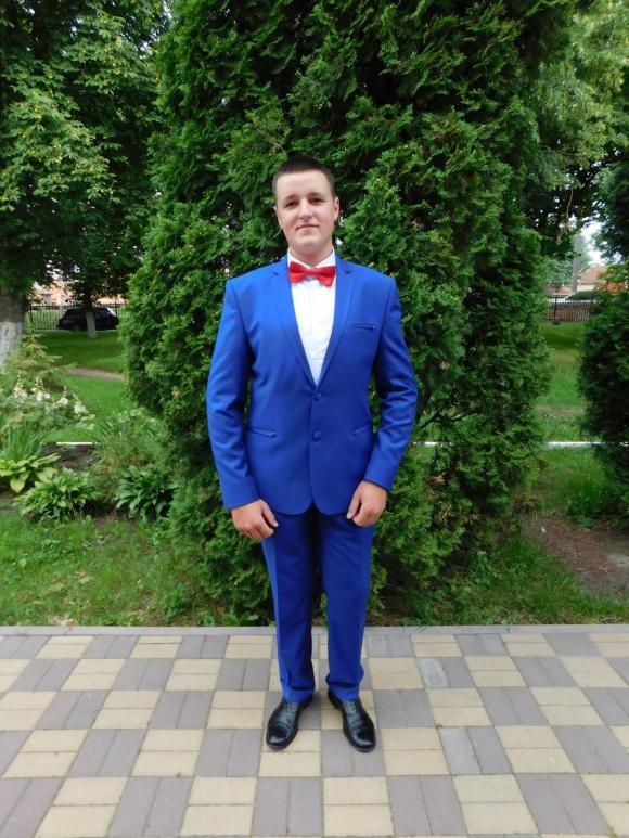 Новини Хмельницького - фото з Шили на замовлення і шукали на “толкучці”. Хмельницькі випускники розповіли про святковий одяг C:\Users\Користувач\Desktop\Випуск\DSCN9235.JPG