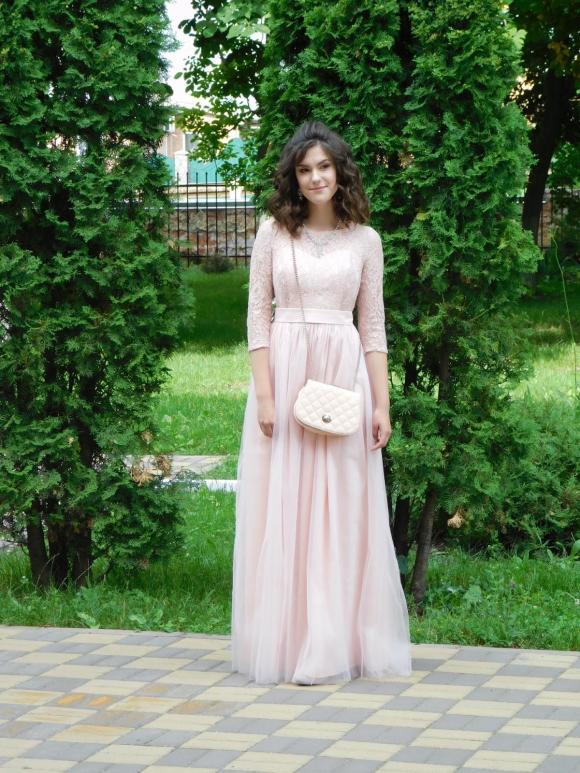 Новини Хмельницького - фото з Шили на замовлення і шукали на “толкучці”. Хмельницькі випускники розповіли про святковий одяг C:\Users\Користувач\Desktop\Випуск\DSCN9198.JPG