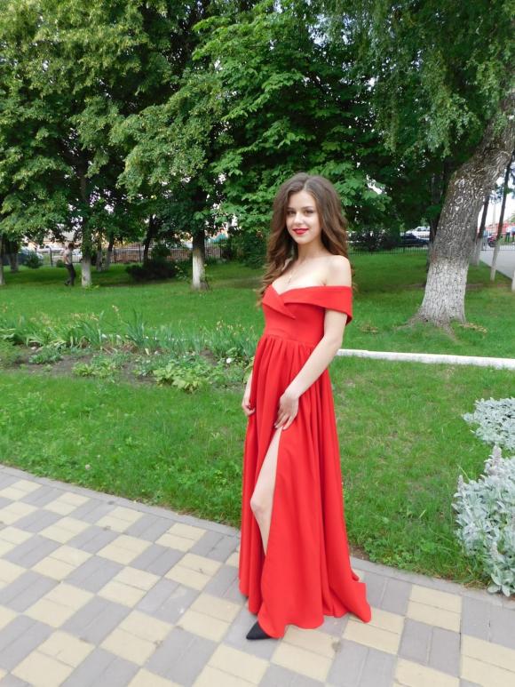 Новини Хмельницького - фото з Шили на замовлення і шукали на “толкучці”. Хмельницькі випускники розповіли про святковий одяг C:\Users\Користувач\Desktop\Випуск\DSCN9231.JPG