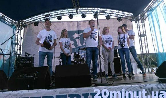 Гриль з «Запорожця», лототрон з подорожжю до Європи: фоторепортаж з пікніка RIA, фото №16 на сайті 20minut.ua