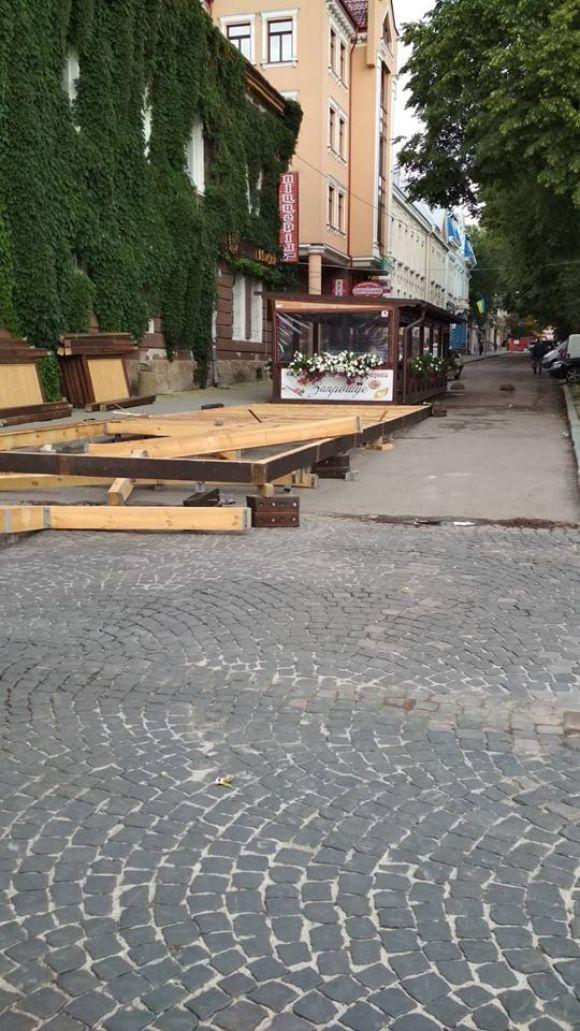 Новини Тернополя - фото з Біля Театрального майдану монтують чергову "наливайку" (оновлене) Біля Театрального майдану монтують чергову "наливайку" (оновлене), фото №2 на сайті 20minut.ua