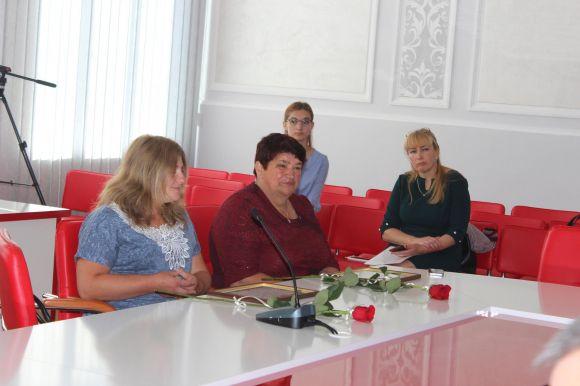 Дружині загиблого військовослужбовця та чотирьом постраждалим бійцям АТО вручили сертифікати на придбання житла, фото №1 на сайті 20minut.ua