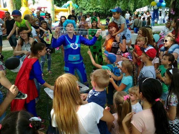 Гриль з «Запорожця», лототрон з подорожжю до Європи: фоторепортаж з пікніка RIA, фото №7 на сайті 20minut.ua