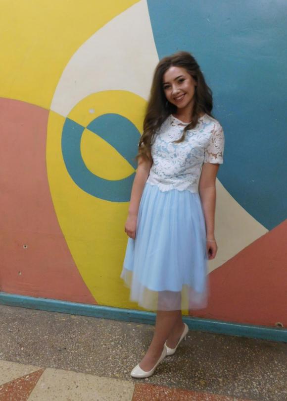 Новини Хмельницького - фото з Шили на замовлення і шукали на “толкучці”. Хмельницькі випускники розповіли про святковий одяг C:\Users\Користувач\Desktop\Випуск\DSCN9151.JPG