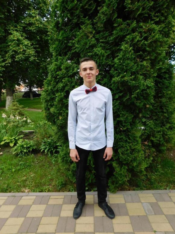 Новини Хмельницького - фото з Шили на замовлення і шукали на “толкучці”. Хмельницькі випускники розповіли про святковий одяг C:\Users\Користувач\Desktop\Випуск\DSCN9243.JPG