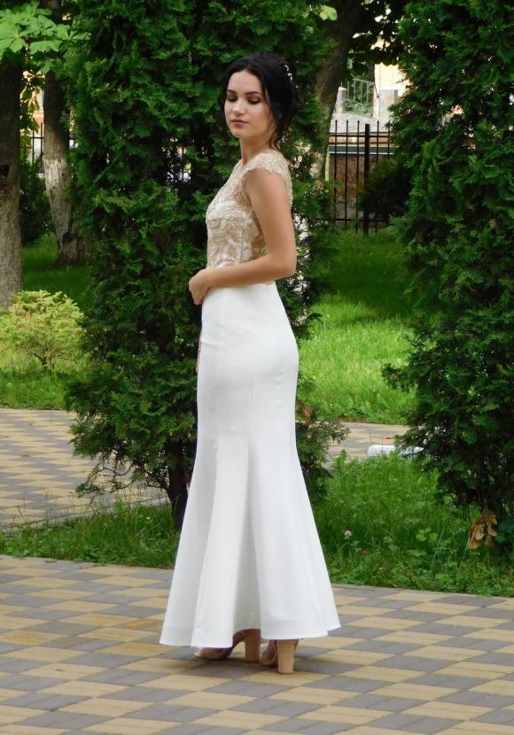 Новини Хмельницького - фото з Шили на замовлення і шукали на “толкучці”. Хмельницькі випускники розповіли про святковий одяг C:\Users\Користувач\Desktop\Випуск\DSCN9180.JPG