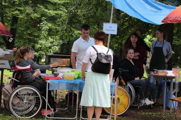 Новини Вінниці - фото з Фестиваль польової кухні імені Тараса Сича: у Вінниці влаштували збір допомоги Фестиваль польової кухні імені Тараса Сича: у Вінниці влаштували збір допомоги, фото №1 на сайті 20minut.ua