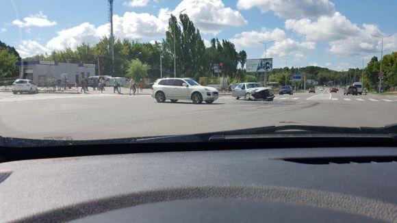 Новини Вінниці - фото з ДТП на Юності: на перехресті не розминулися іномарки Mazda  та Skoda ДТП на Юності: на перехресті не розминулися іномарки Mazda  та Skoda, фото №3 на сайті 20minut.ua