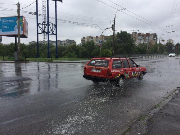 Дощові вихідні у Хмельницькому. Фото з вулиць міста, фото №4 на сайті vsim.ua