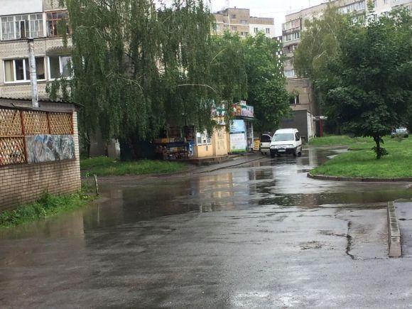 Дощові вихідні у Хмельницькому. Фото з вулиць міста, фото №14 на сайті vsim.ua